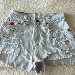 Light wash Levi Shorts